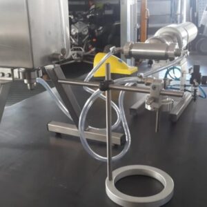 B.Mek – Sistema di dosaggio per applicazioni farmaceutiche Sistema di dosaggio industriale in acciaio inox con tubazioni pneumatiche e ugello di erogazione