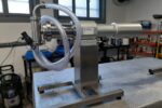 B.Mek – Gruppo dosatore con tubazioni Gruppo dosatore industriale su supporto con tubazioni flessibili