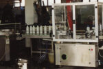 B.Mek – Linea rotativa con dosaggio e avvitatura Linea B.Mek per la movimentazione dei flaconi con stazioni di lavorazione