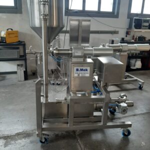 Impianto B.Mek in acciaio inox con tramoggia e sistema di dosaggio volumetrico su struttura mobile